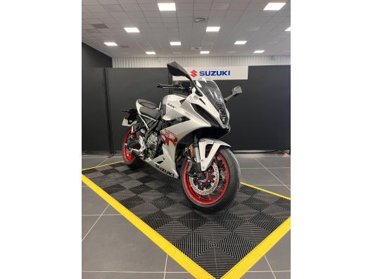 SUZUKI GSX-8R